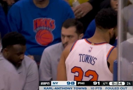 九游服务-大举反击！恩比德强攻打成2+1率队轰出11-0 并造成唐斯6犯离场